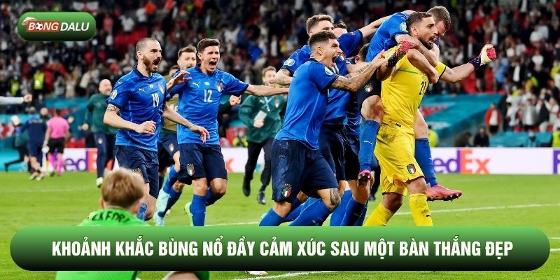 Khoảnh khắc bùng nổ đầy cảm xúc sau một bàn thắng đẹp Khoảnh khắc bùng nổ đầy cảm xúc sau một bàn thắng đẹp